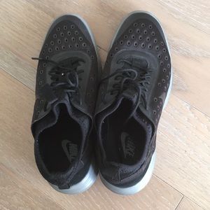 Nike women’s sneakers